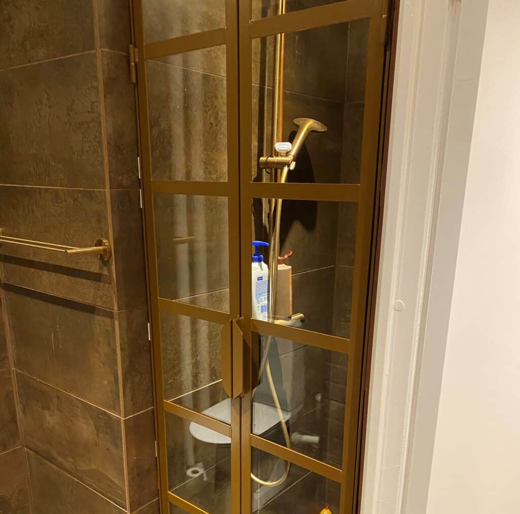 New Yorker brusevæg er en brusekabine i glasvæg