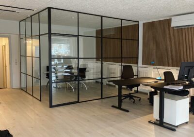 New Yorker væg som rum opdeler til kontor og mødelokale fra InnSteel