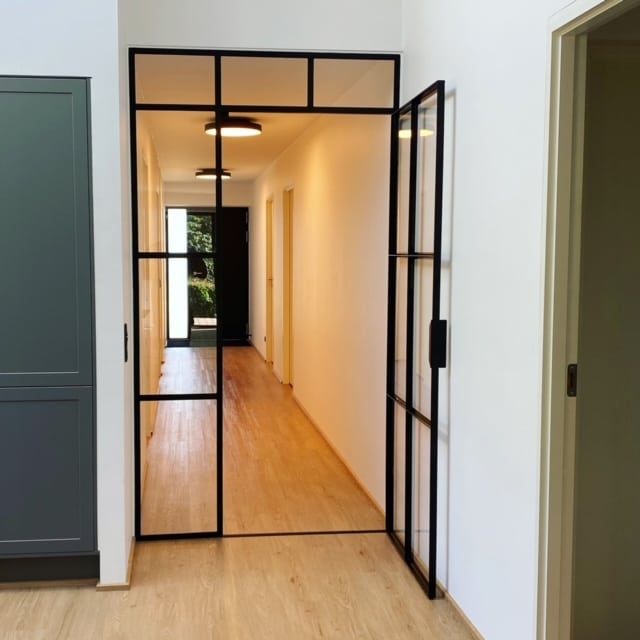 New yorker væg med enkelt dør og sideparti fra Innsteel