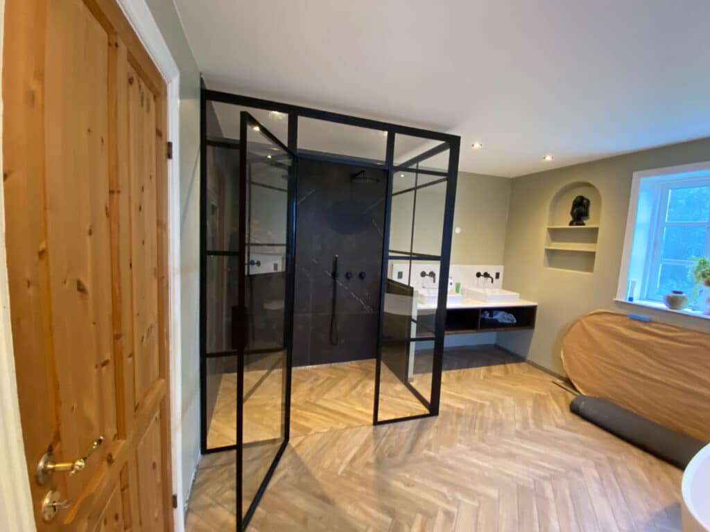 New yorker brusevæg med dør