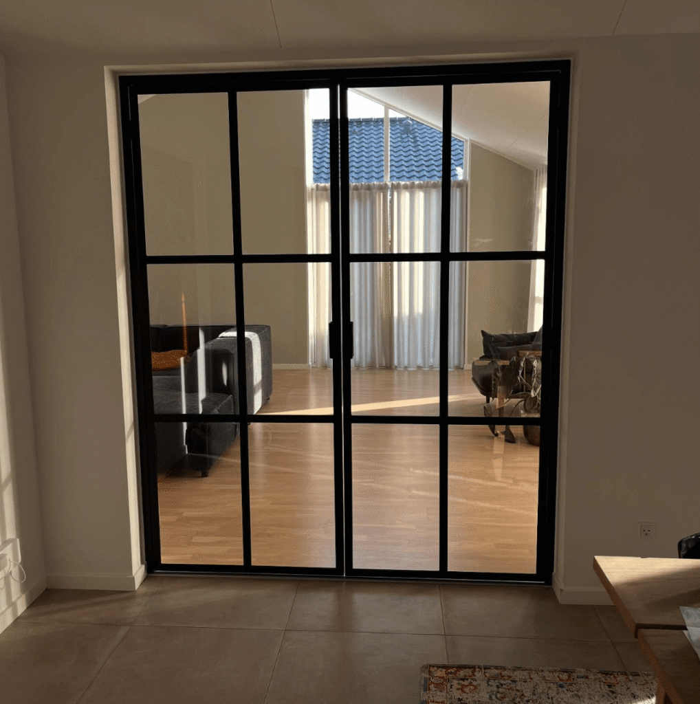 New Yorker dobbeltdør til stue lukket fra Innsteel