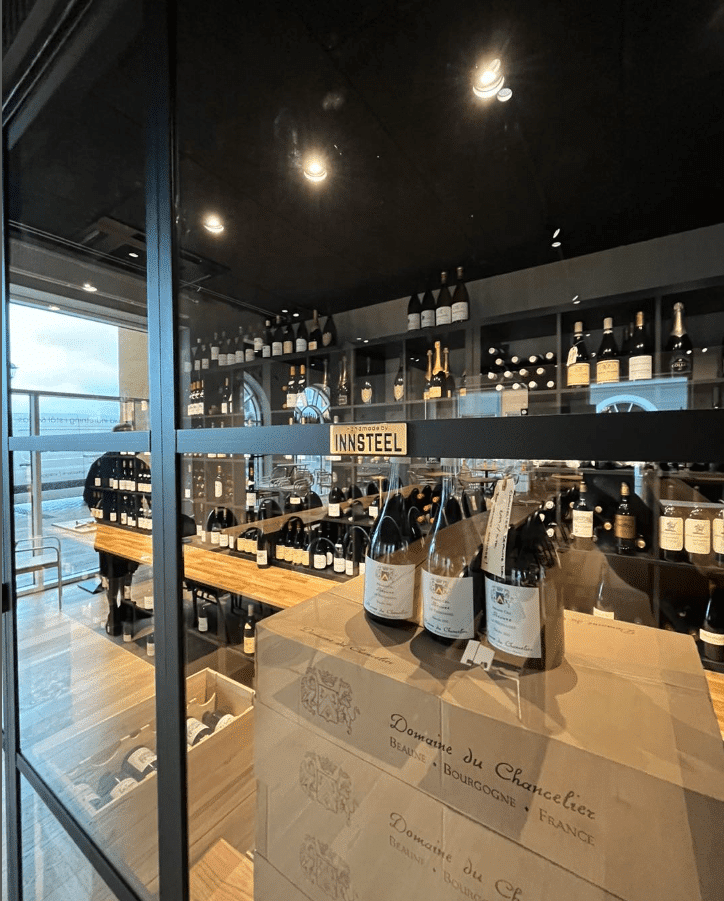 Få designet din ønske vinkælder med New Yorker dør